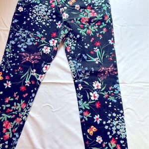New York & Company size 8, black floral print, tapered trouser, cotton/spandex